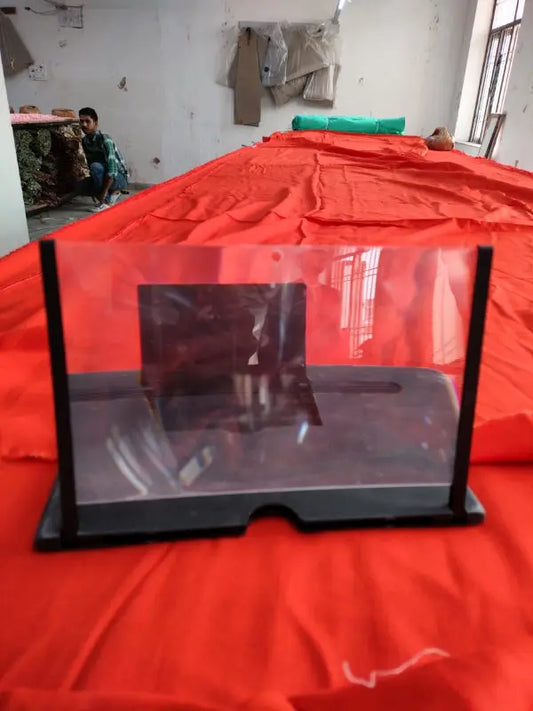 Attractive Men Analog Watch