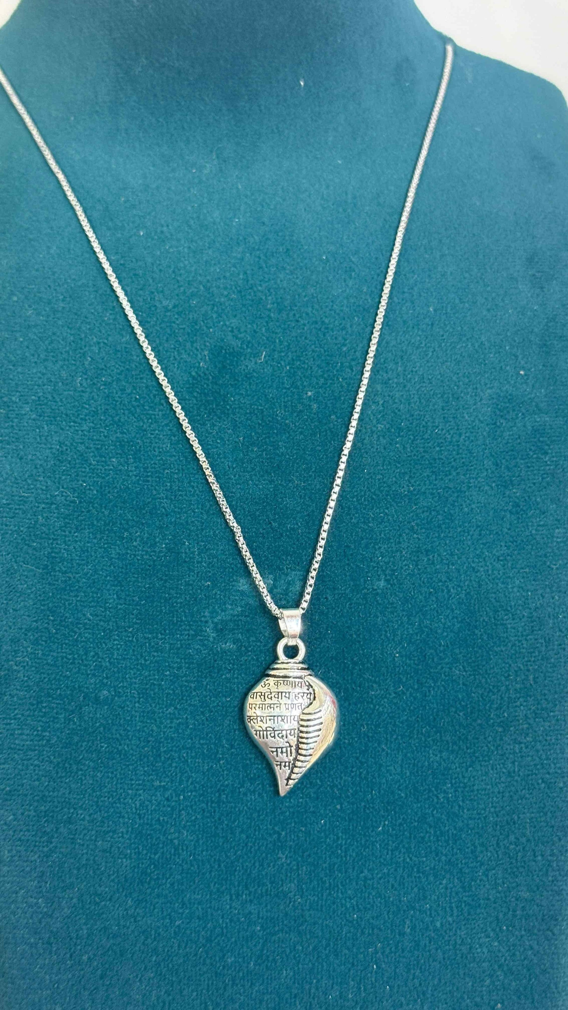 Shri Krishna Shankha Pendant with Chain uy3ef4-zd